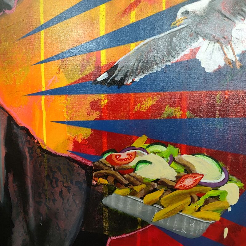 Close up van expressief en kleurrijk schilderij in acrylverf en spuitbussen, graffiti popart streetart style, met het beeld van Erasmus, een patatje kapsalon en twee meeuwen