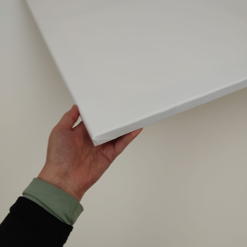 voorkant van een leeg canvasdoek met een frame van 2 cm